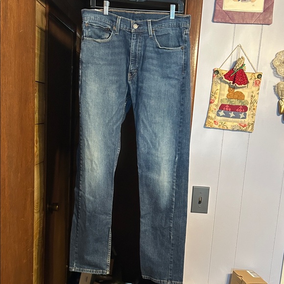 Levi's Classic Straight Blue Jeans - Picture 2 of 7